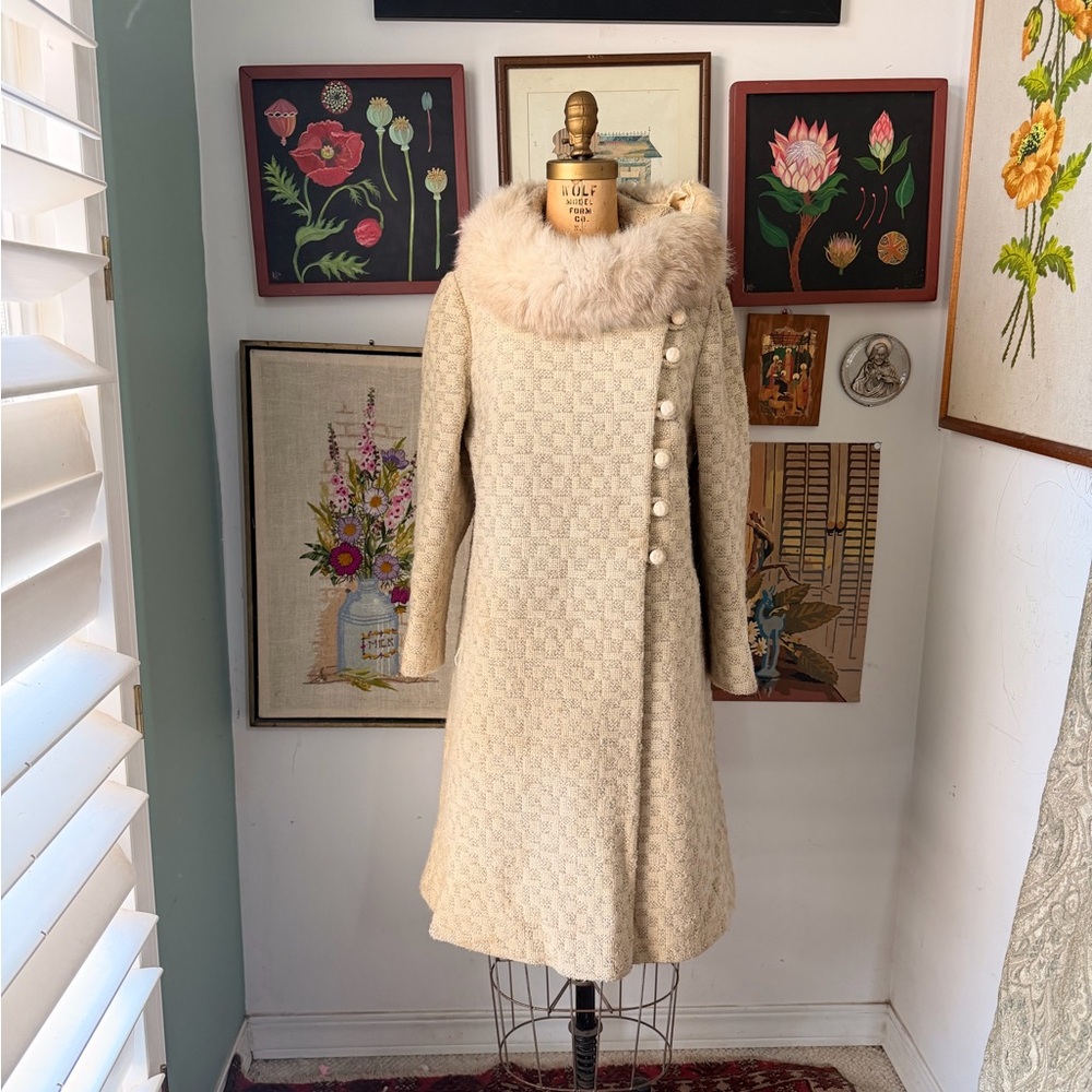 Vintage 1960s MOD Cream Fur-Trimmed Women's Coat - Picture 7 of 8